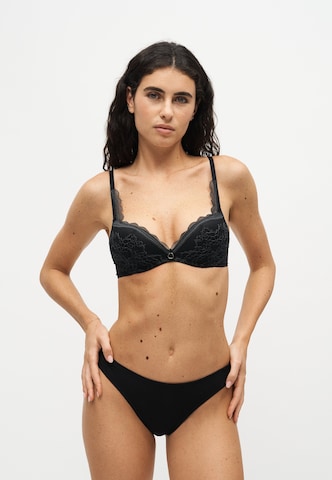 TRIUMPH Stringid 'Pretty', värv must: eest vaates