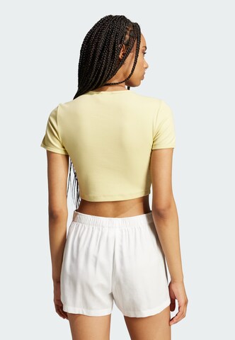 ADIDAS ORIGINALS - Camiseta 'Essentials' en amarillo