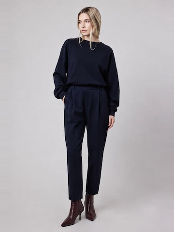 OWN Off With Nature - Regular Calças 'Pantalone Gamba Dritta alla Caviglia in Interlock Navy' em azul