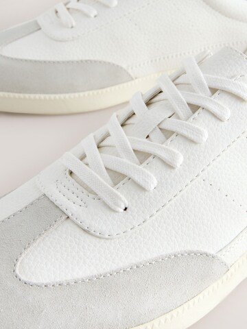 Next Låg sneaker i blandade färger