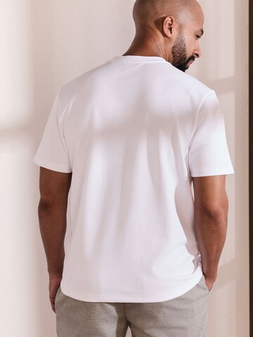 Tricou de la Next pe alb