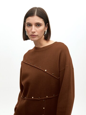 Lola Casademunt Trui in Bruin