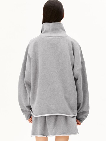 ARMEDANGELS Sweatshirt in Grey: back