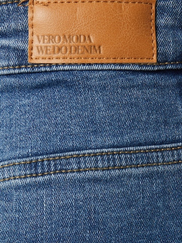 Vero Moda Tall Slimfit Jeans 'SANDRA' in Blauw