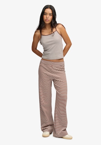 Superdry & Co Regular Hose 'Athletic Essentials' in Braun