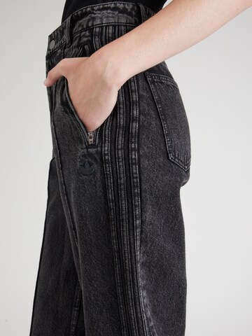 ADIDAS ORIGINALS Loosefit Jeans 'Ess' in Schwarz