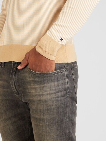 TOMMY HILFIGER Sweater in Beige