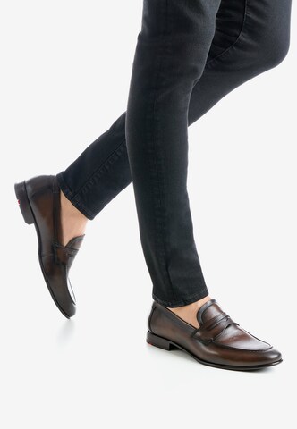 LLOYD Classic Flats 'NOBILE' in Brown: front