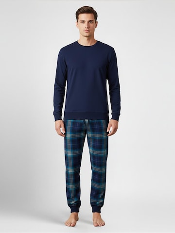 La V Pajamas long 'Basic 2' in Blue: front