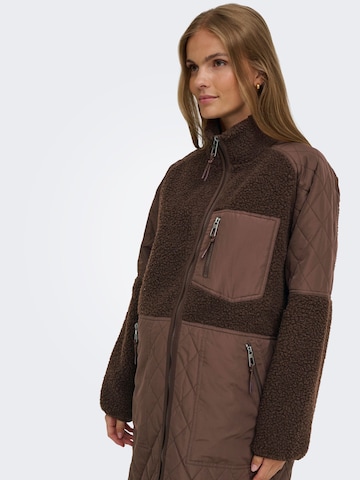 Giacca di pile 'OLMOHIO' di Only Maternity in marrone