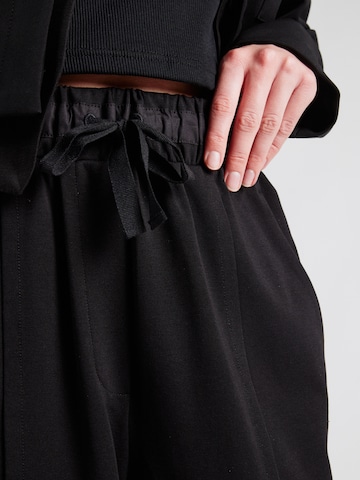 Weekend Max Mara Wide leg Pressveckad byxa i svart