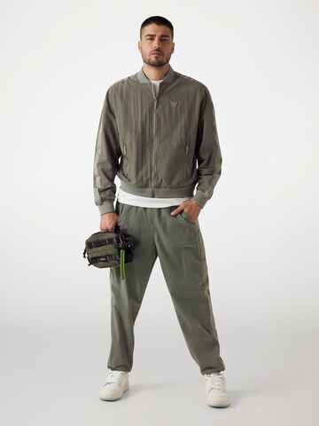 GUESS Between-Season Jacket in Green