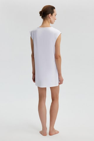 Robe Touche Prive en blanc