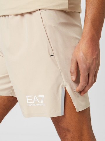 regular Pantaloni sportivi di EA7 Emporio Armani in beige