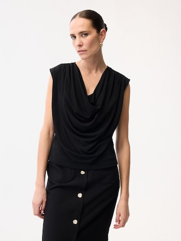 adl Blouse in Black: front