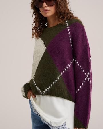 Top de la WE Fashion pe alb