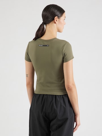 Tricou de la Nike Sportswear pe verde