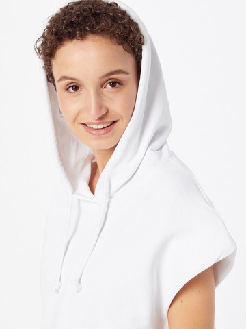 Sweat-shirt 'Olga' Gina Tricot en blanc