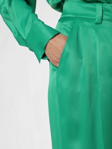 Marie Lund Regular Pleated Pants in Green