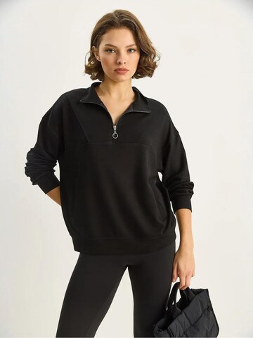 Felpa di Bianco Lucci in nero