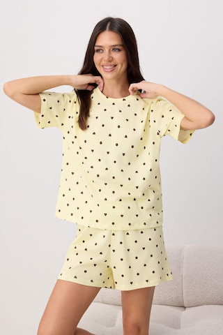 Trendyol - Pijama de pantalón corto en amarillo: frente