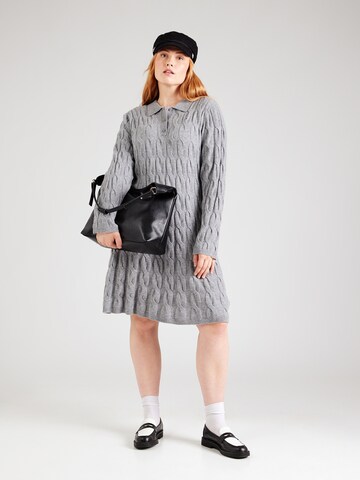 Tommy Hilfiger Curve Трикотажное платье в Серый