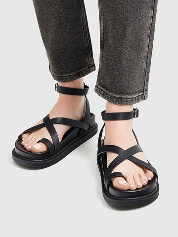 Pull&Bear Zehentrenner in Schwarz