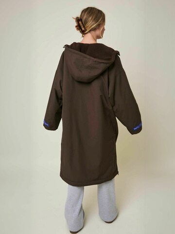 Cartel Copenhagen Between-season jacket ' Allure ' in Brown: back