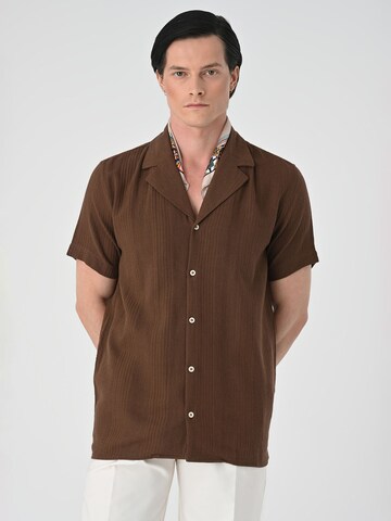 Regular fit Camicia di Antioch in marrone: frontale
