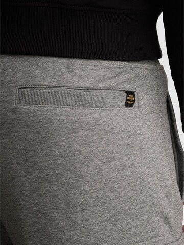 PME Legend Normalny krój Spodnie sportowe 'Airstreamer cargo sweatpants' w kolorze szary
