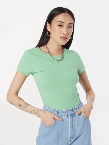 Gina Tricot - Camiseta en verde: frente