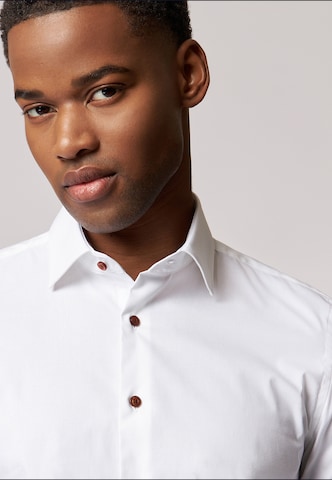 Coupe slim Chemise business ROY ROBSON en blanc