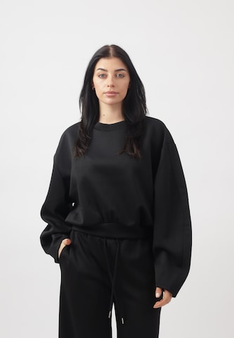 Elara Sweatshirt in Black: front