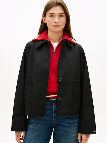 TOMMY HILFIGER Φθινοπωρινό και ανοιξιάτικο μπουφάν σε μαύρο: μπροστά