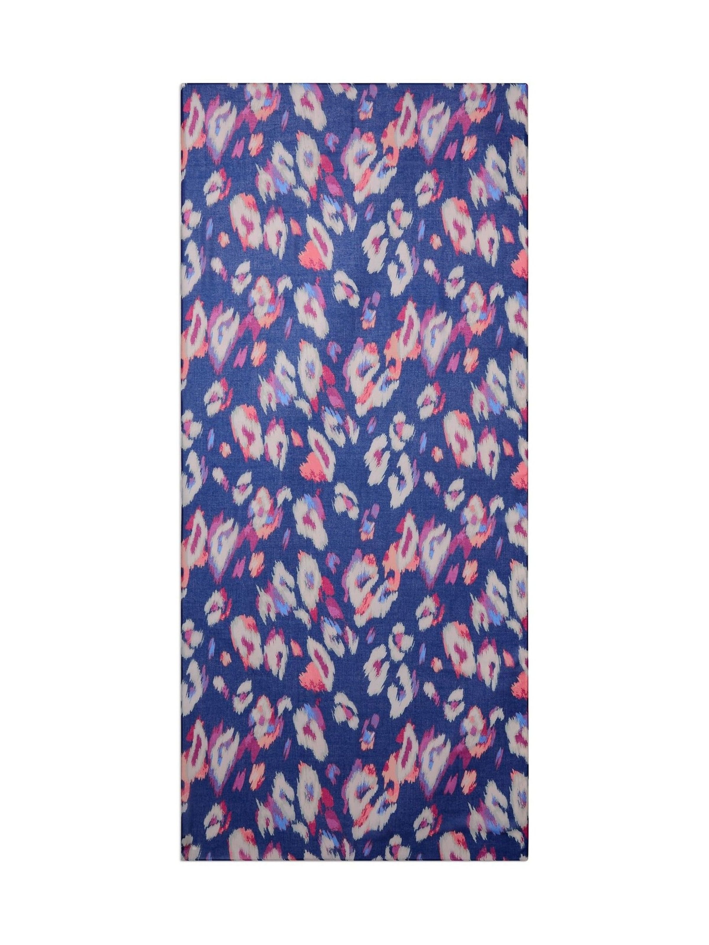 love & roses Scarf in Blue: front