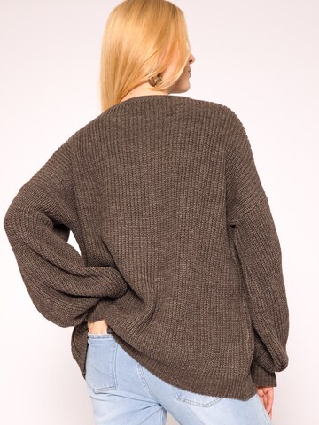 SASSYCLASSY - Pullover oversized em castanho