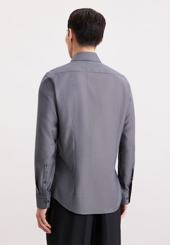 Coupe slim Chemise business 'Schwarze Rose' SEIDENSTICKER en gris
