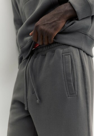 Pull&Bear Baggy Trousers in Grey