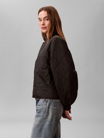 Calvin Klein Jeans Välikausitakki värissä musta