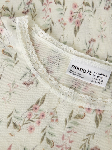 Maglietta di NAME IT in bianco