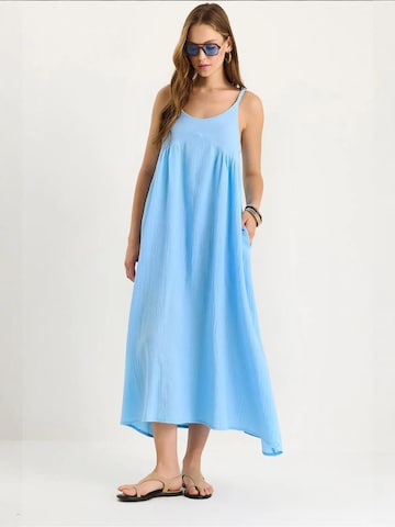 Bianco Lucci Dress in Blue