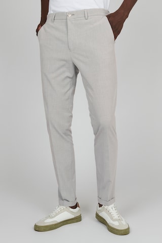 Coupe slim Pantalon 'MAliam' Matinique en gris : devant