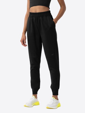 Regular Pantaloni sport de la 4F pe negru: față