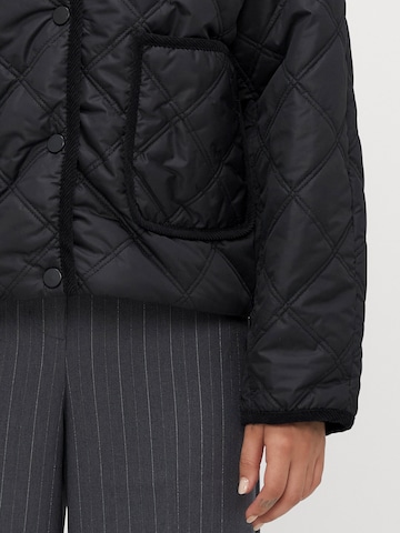 Veste mi-saison 'VMMINNESOTA' Vero Moda Petite en noir