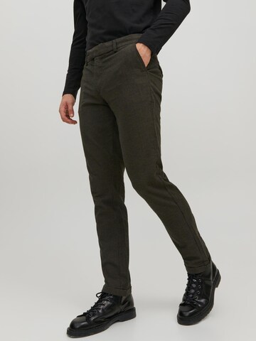 JACK & JONES Regular Pants in Green: front