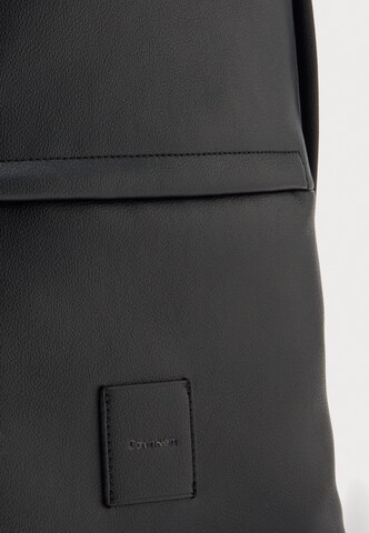 Calvin Klein - Mochila em preto: frente