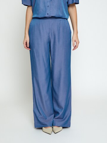 Peppercorn - Pierna ancha Pantalón 'Bea' en azul