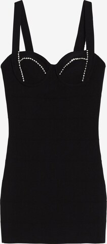 Rochie de la Bershka pe negru: față