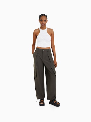 Bershka Tapered Pleat-front trousers in Green