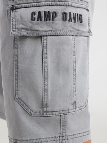 CAMP DAVID Regular Cargo Pants in Grey